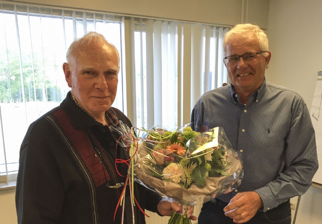 Kees Postma ontving bloemen van de voorzitter van de Beroepscommissie dhr. Daam van der Leij
