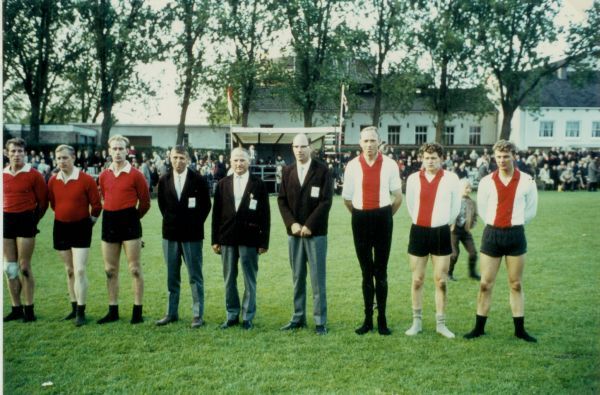 Rein van der Kooi (4e van rechts)