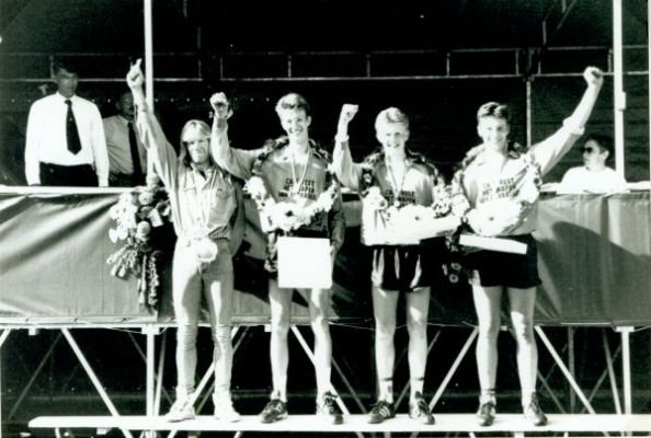 De Jong-Nederlandpartij in 1993 te Franeker. V.l.n.r.: begeleider Sijds Schat, Peter Zuidema, Reinoud Monsma en Tjitte Bonnema, de winnaars van de eerste prijs voor de kaatsvereniging "VVV" te Tzummarum.