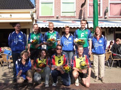 Het demonstratie-team in het centrum van Heerenveen op de foto