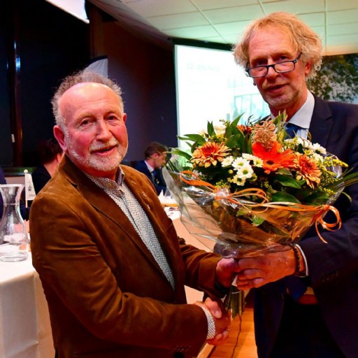 Herre Hof werd tijdens de ALV van 2018 benoemd tot lid van verdienste van de KNKB